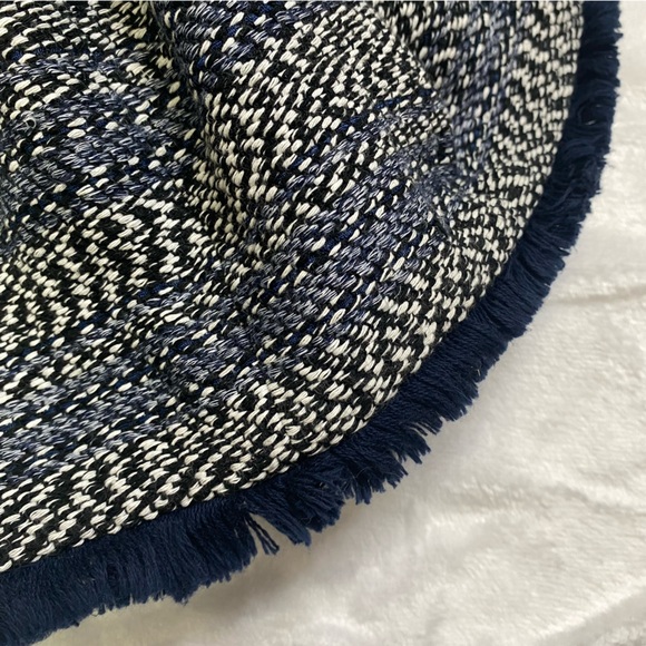 J. Crew Beautiful Blue White Fringe Pencil Skirt Boucle Tweed EUC Lined Size 6 - Picture 8 of 8